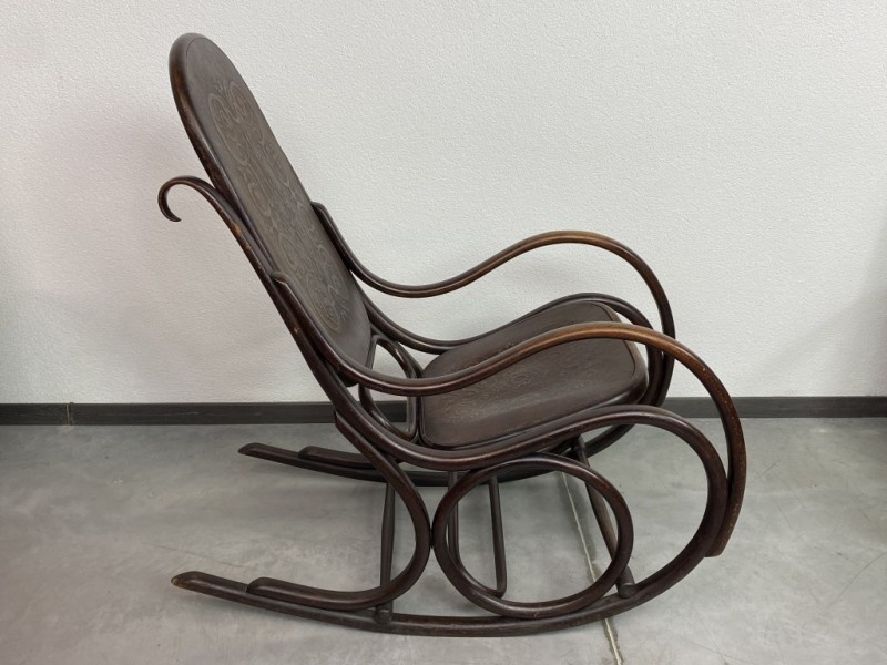 Hojdacie kreslo Thonet no 7022 ,menší model s potlačeným sed
