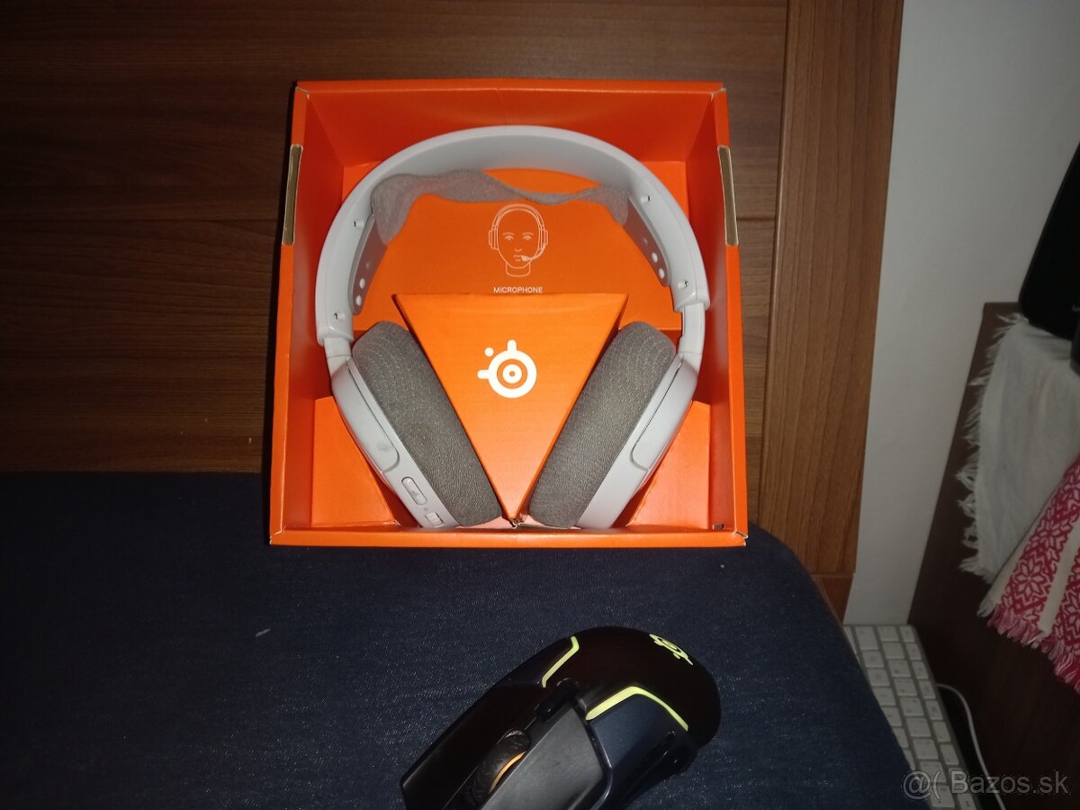 Steel Series Arctis Nova 1