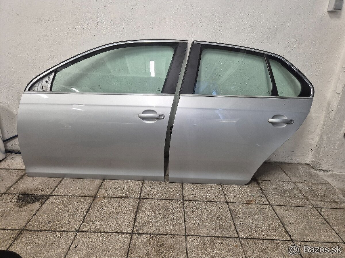Predám bočné dvere pre Volkswagen GOLF / JETTA - STRIEBORNÉ