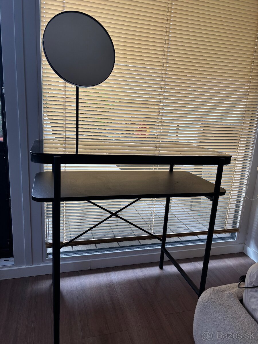 Toaletný stolík Kave Home