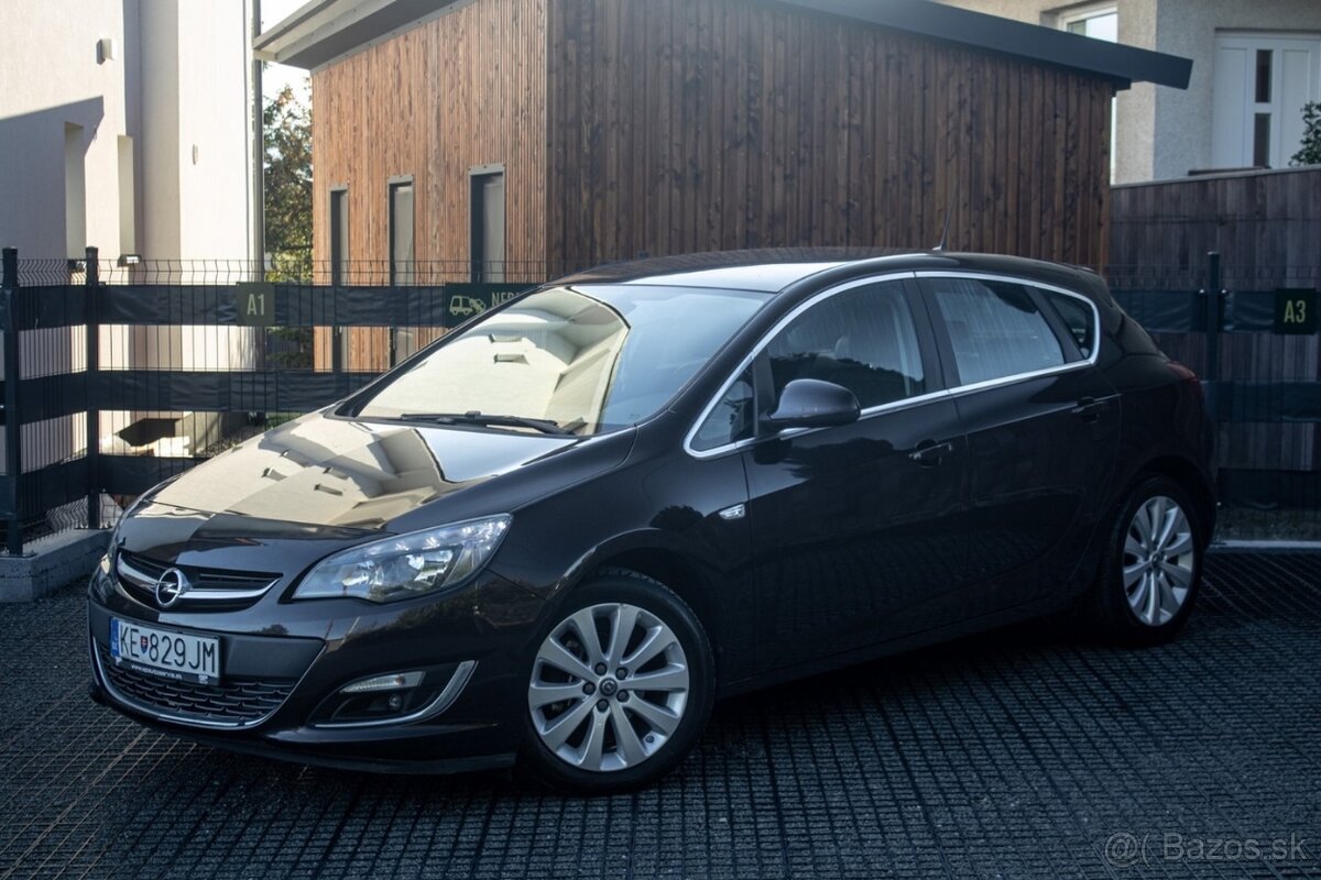 Opel Astra Sport Tourer ST 1.4 Turbo 140k Cosmo