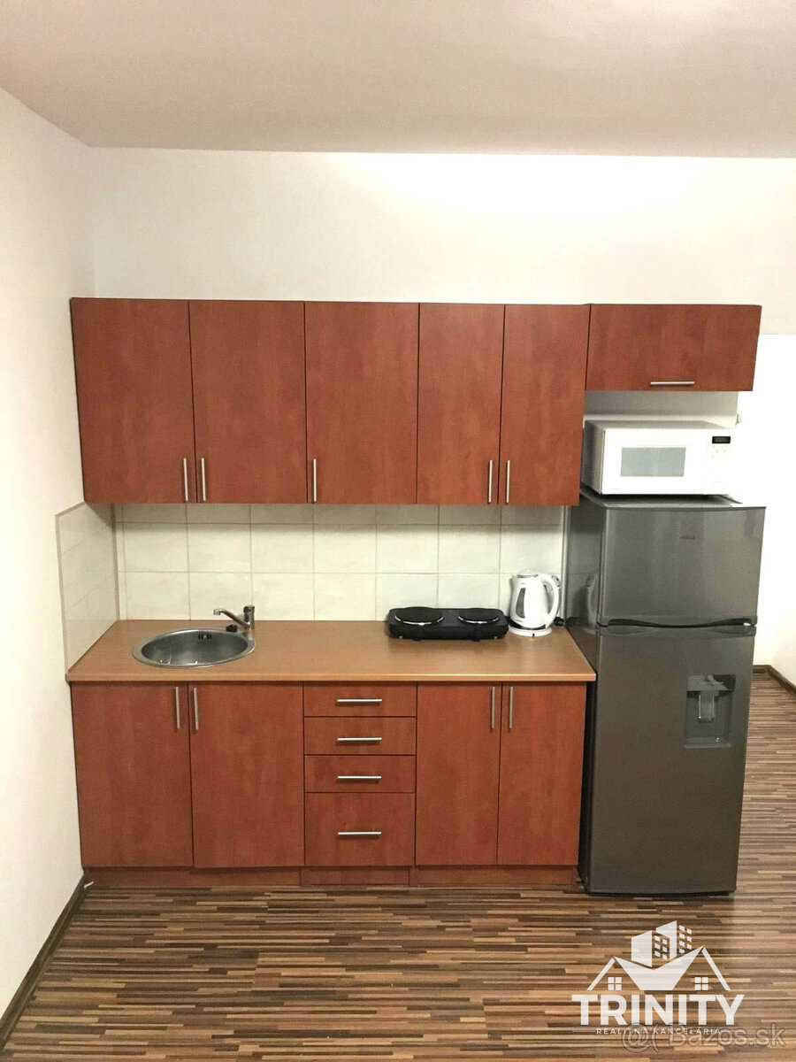 Na prenájom zariadená garsónka v Nových Zámkoch