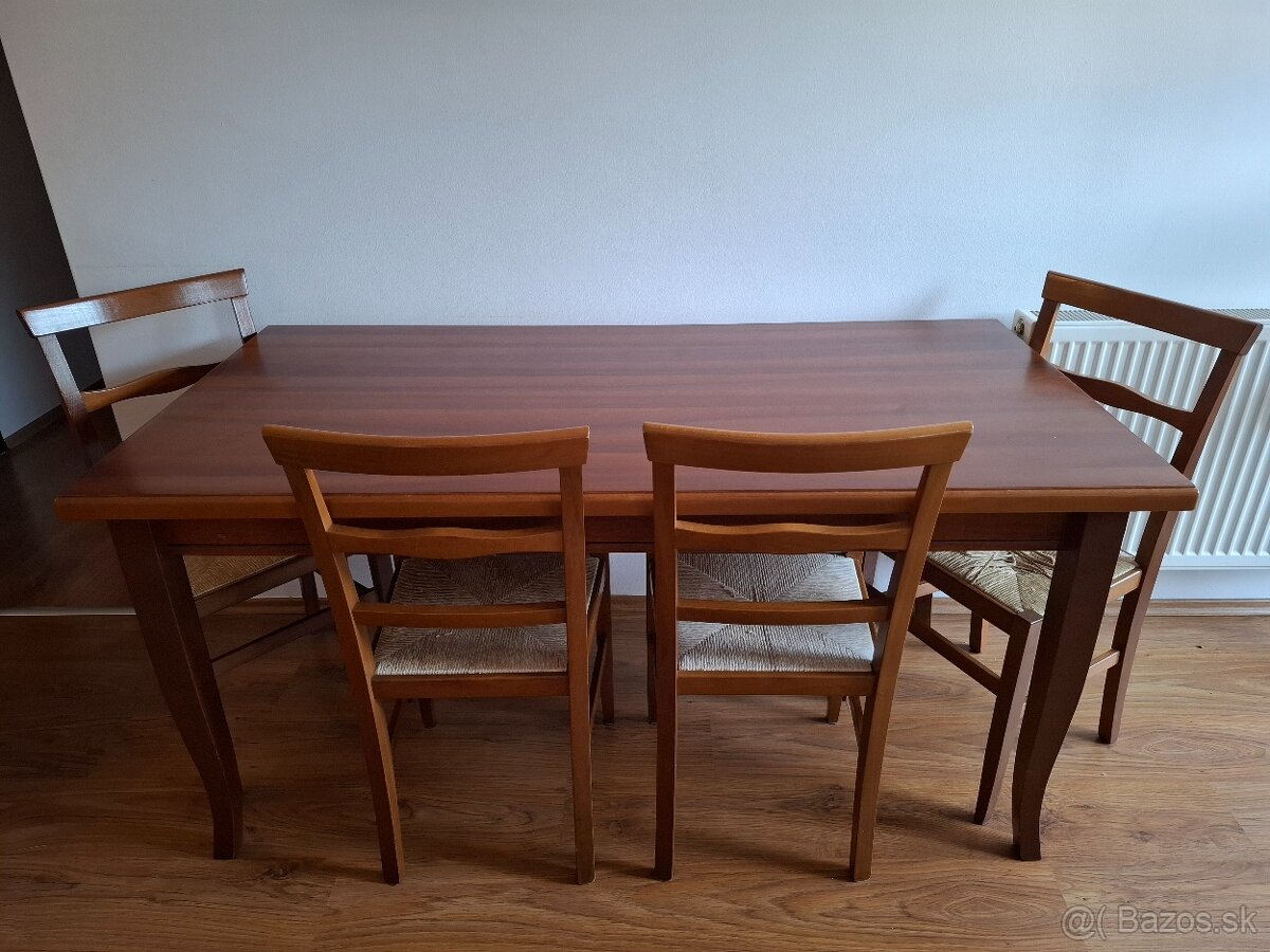 Rozťahovací jedálenský stôl so 4 stoličkami