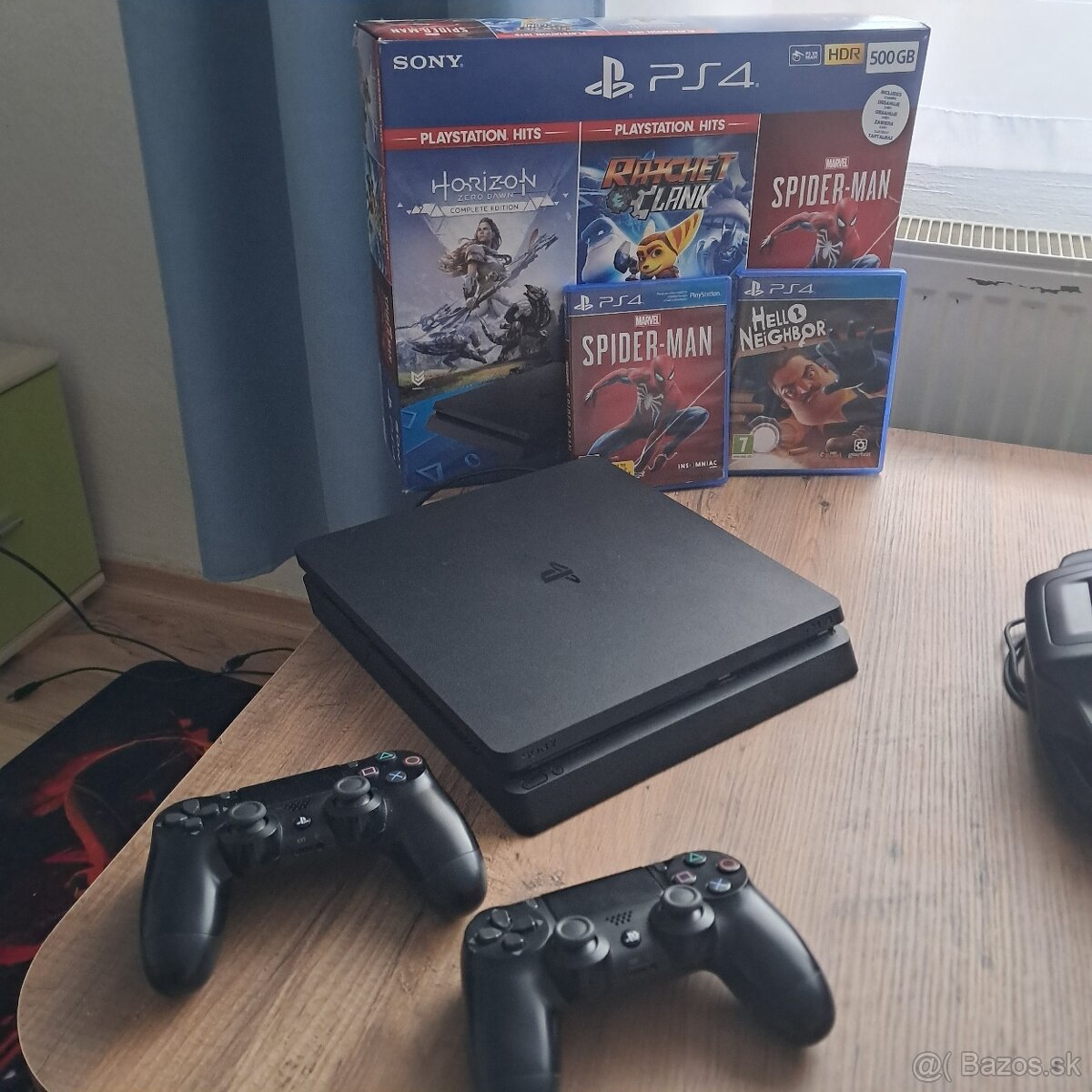 PS4 s dvoma ovládačmi