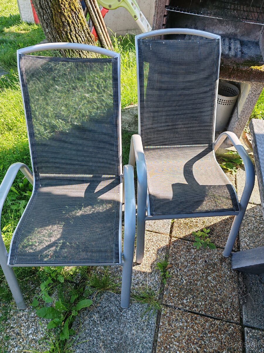 Hlinikove zahradne stolicky