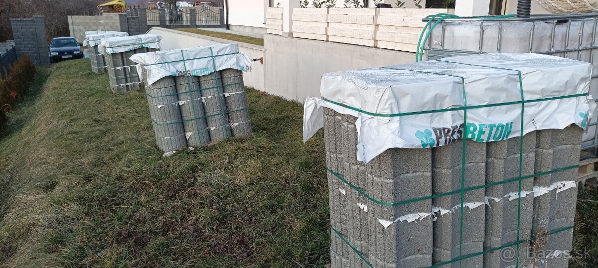 Svahové tvárnice