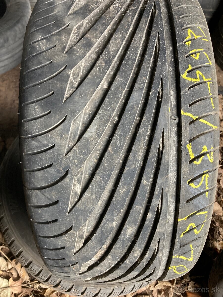 265/35R18