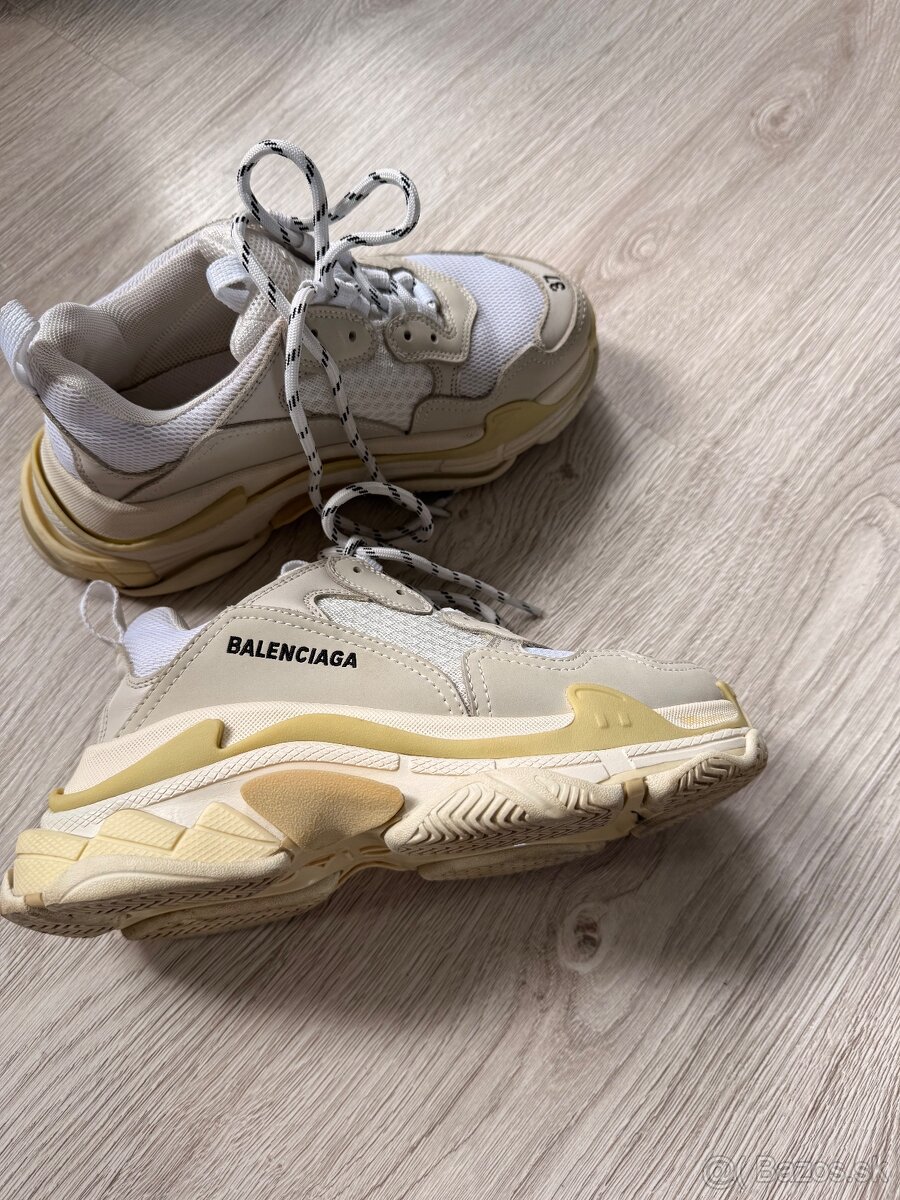 Balenciaga triple S