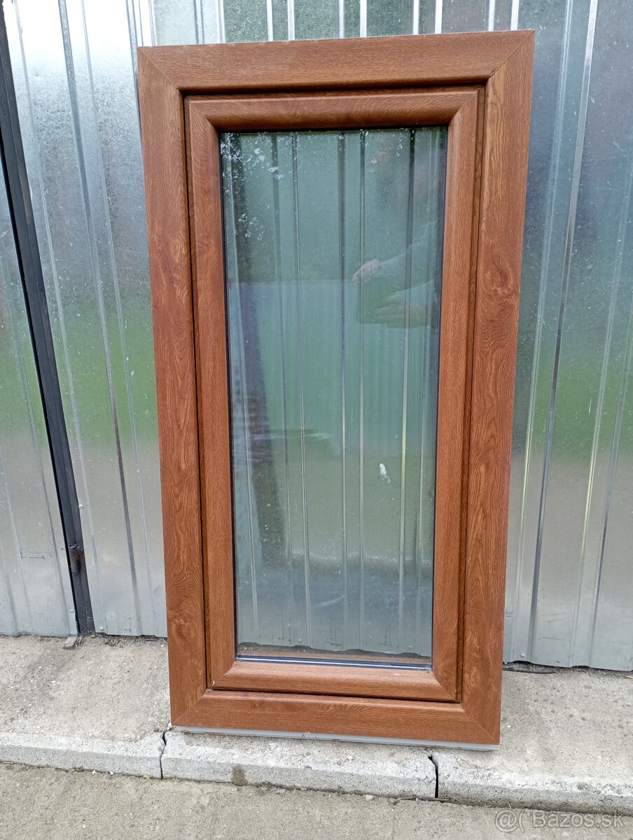 Plastove okno 60x120cm, zlaty dub