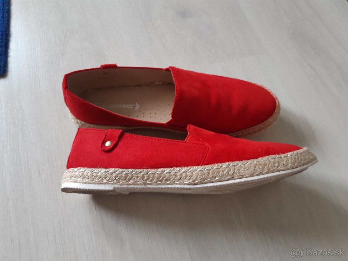 Nove balerin