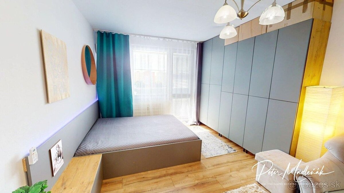 Na predaj zariadený klimatizovaný 2-izbový byt s balkónom Ni