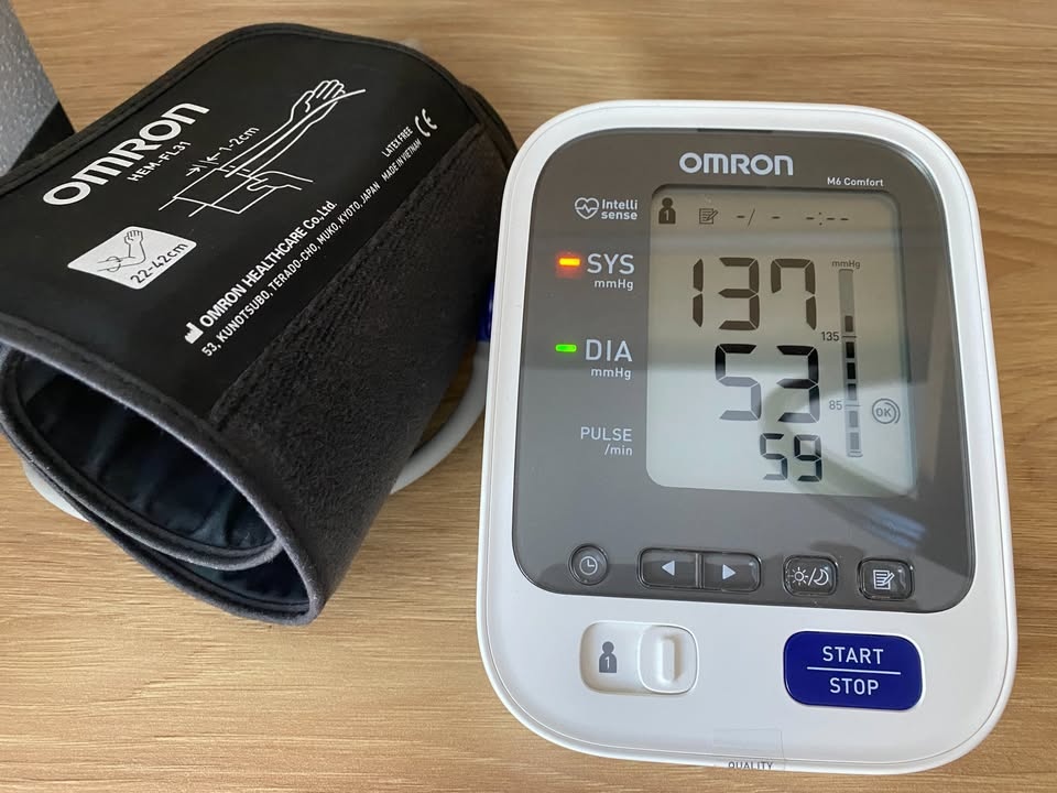 Tlakomer OMRON M6 Comfort