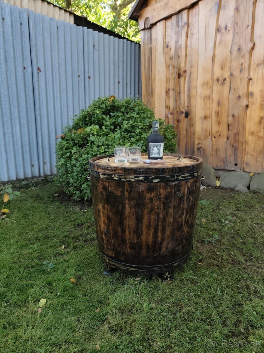 Drevený sud / Bar
