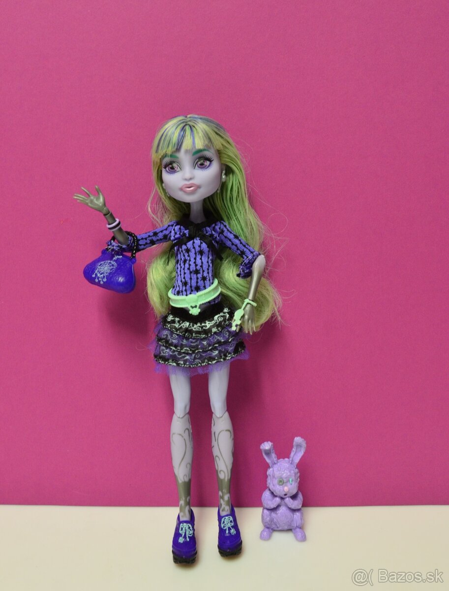 Monster High bábika Twyla, Ever After High
