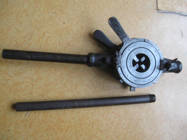 závitnice, závitové nože sady, stojan  Pionier