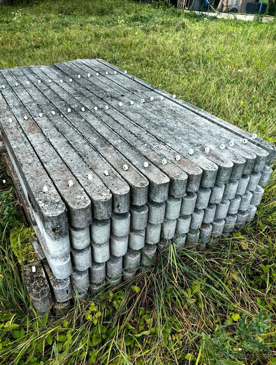 Predám betónové stĺpiky