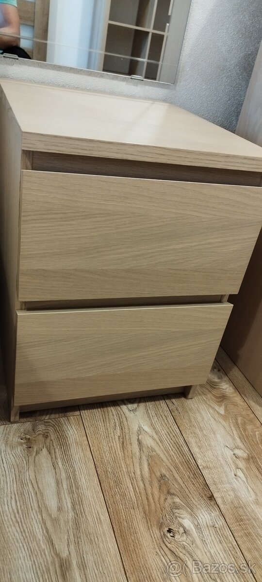 Nočný stolík Ikea Malm