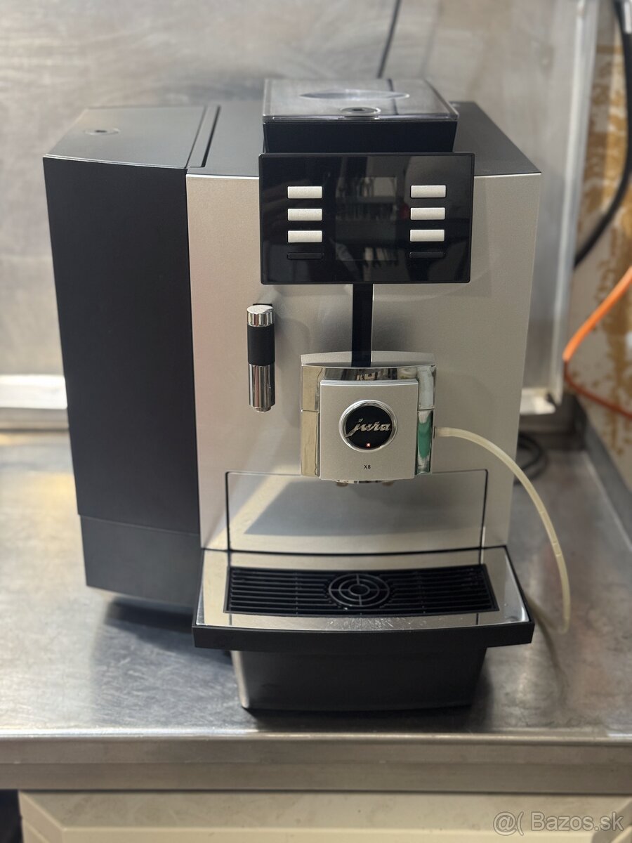 Predám kavovar jura x8