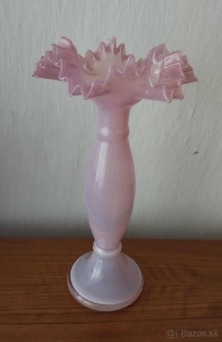 Sklenená váza - ružové sklo