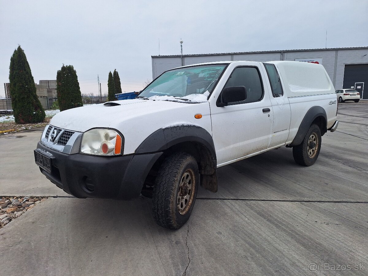 NISSAN NAVARA 2,5TD 4X4 KLÍMA ŤAŽNÉ RÁM AKO NOVÝ