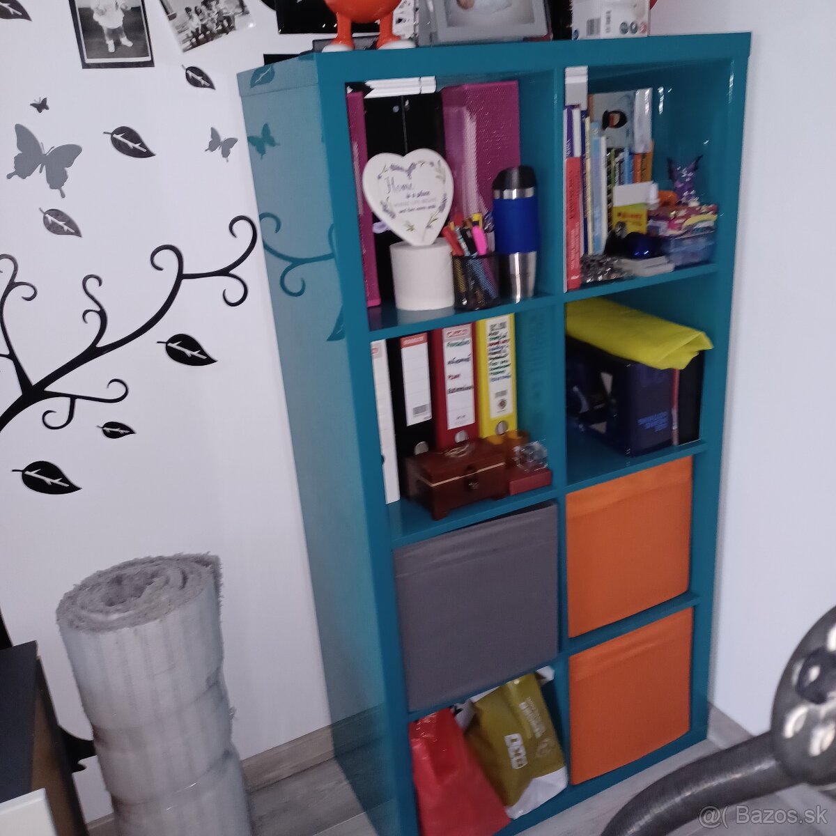 Tyrkysovo modrá lesklá skrinka Kallax 77x147