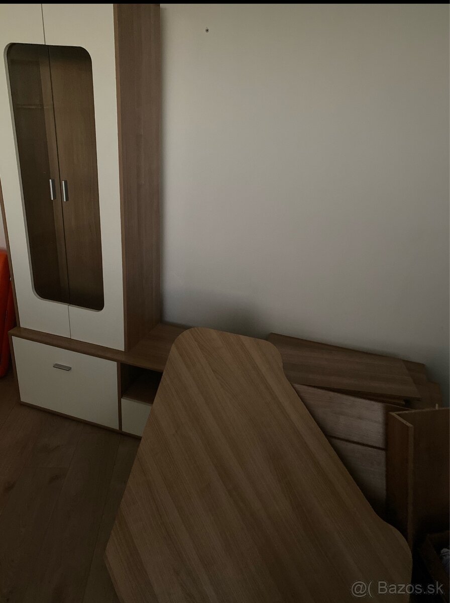 Obývacia stena a stôl