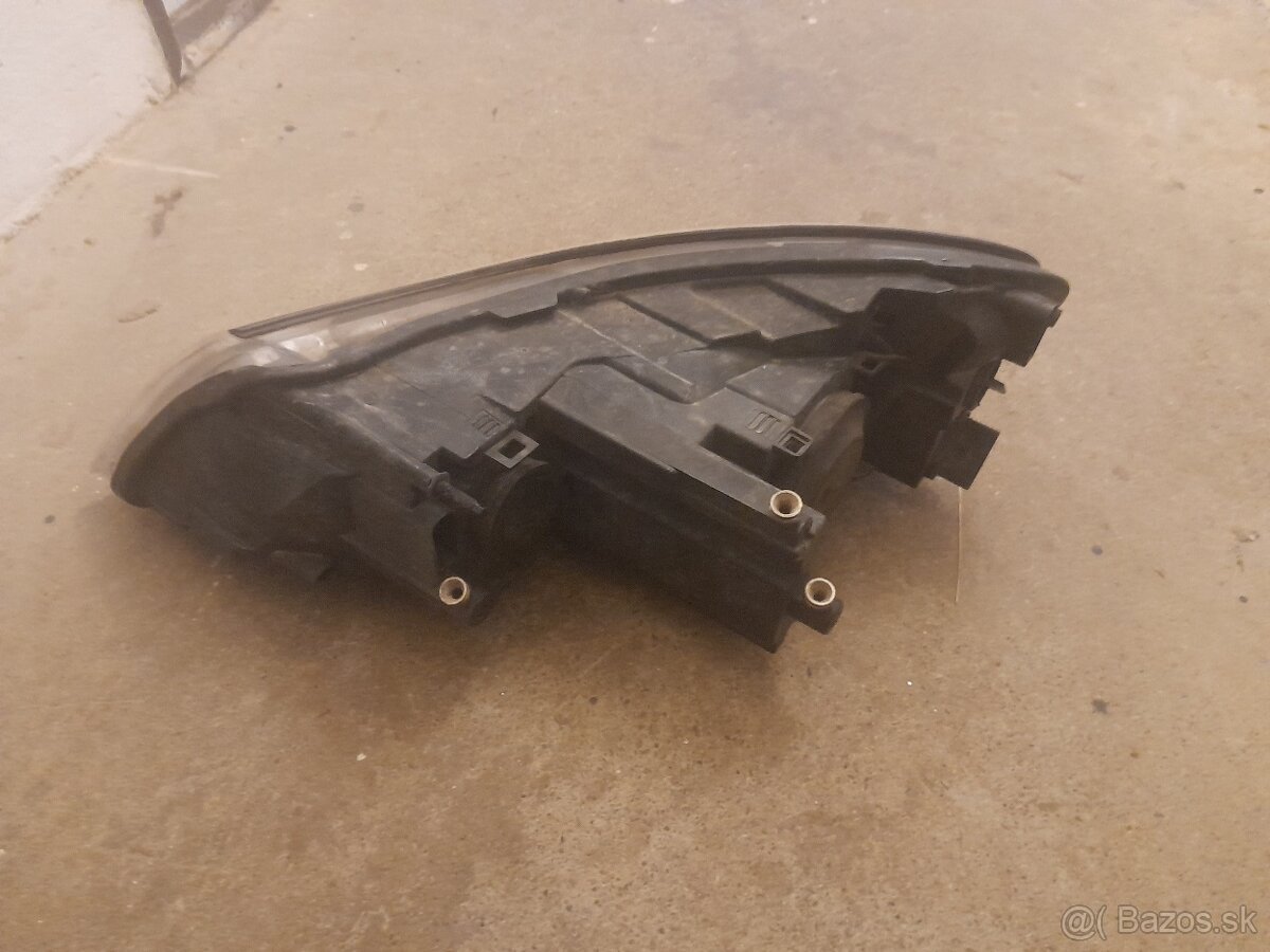 Predné práve svetlo Škoda Octavia 2