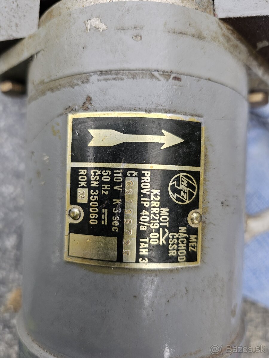 Motor s prevodovkou