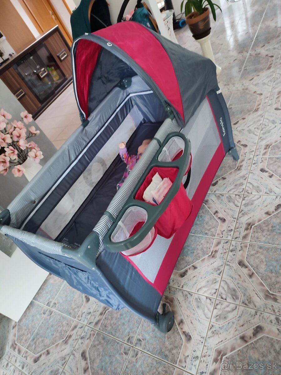 Cestovná postieľka, ohrádka