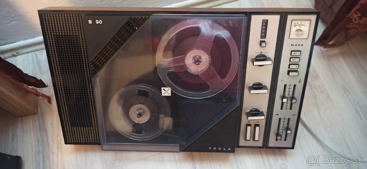 Tesla B90 magnetofon