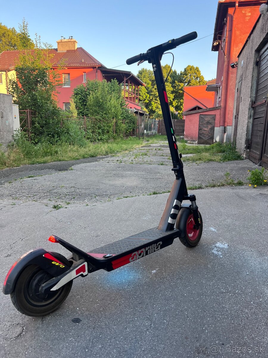 Elektrická kolobežka Aprilia eSR2