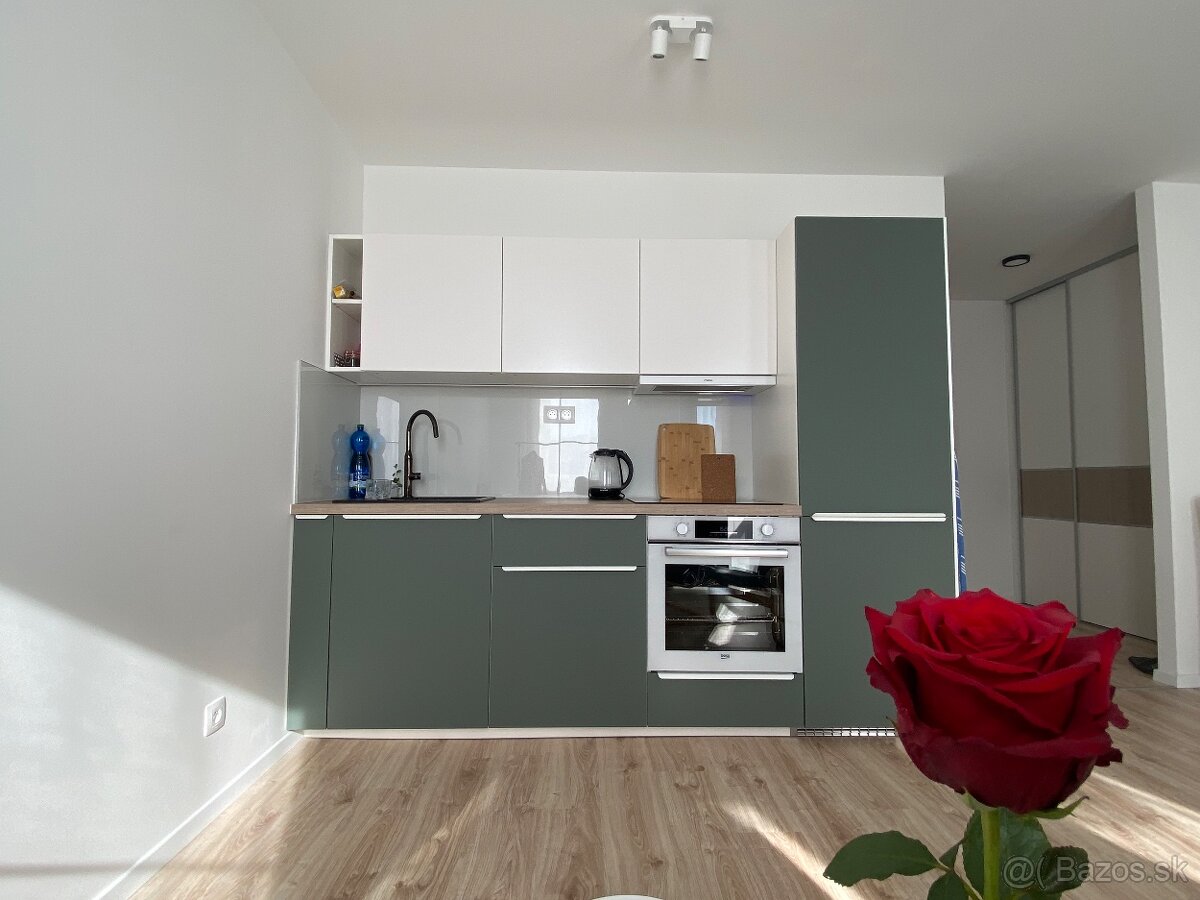 Moderný 1 izbový byt s balkónom a parkovaním