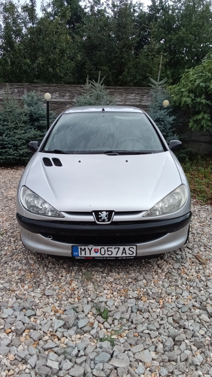 206 1.1 benzin .153000km