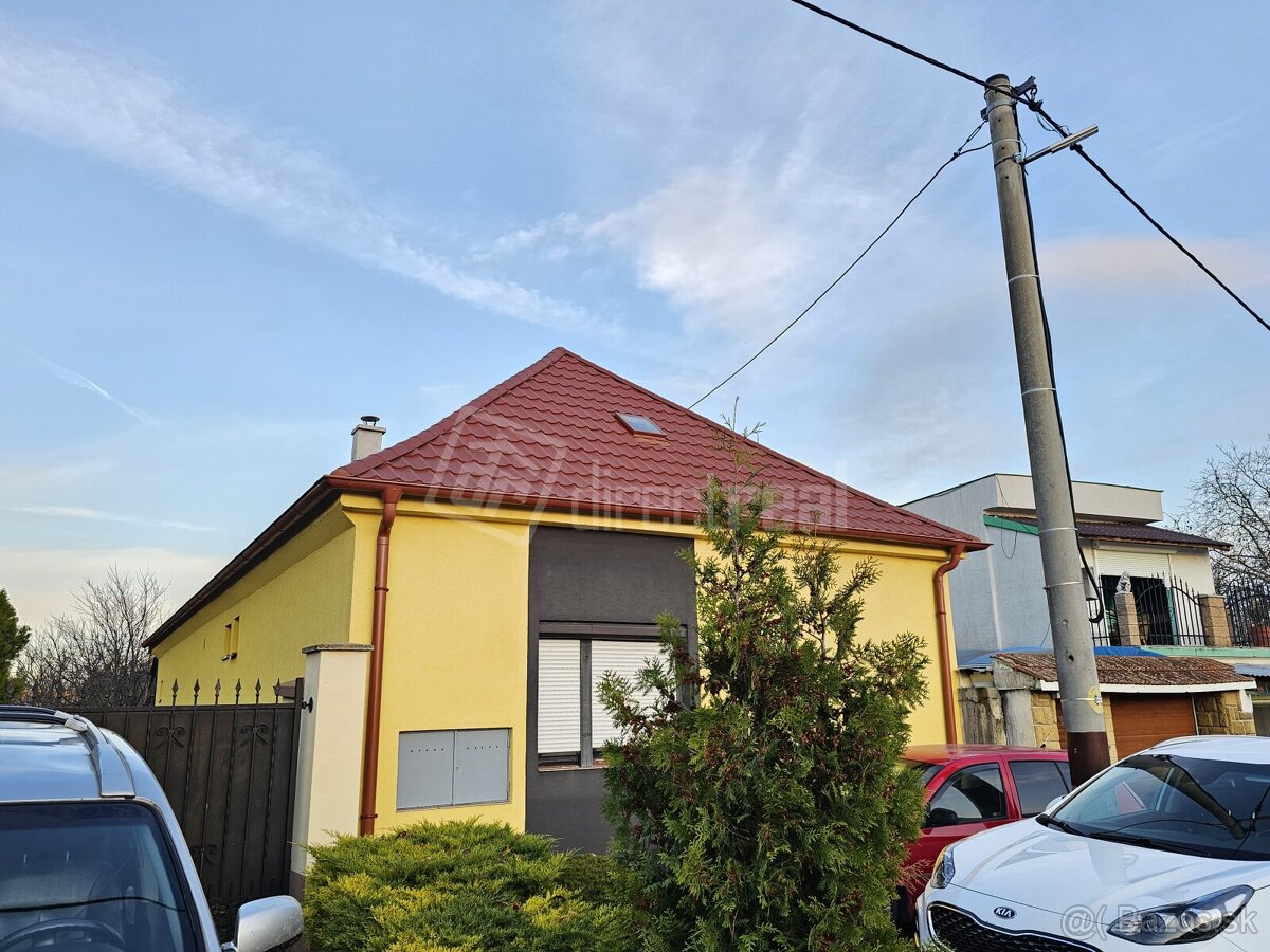 Dva rodinné domy v spoločnom dvore na pozemku 961 m2