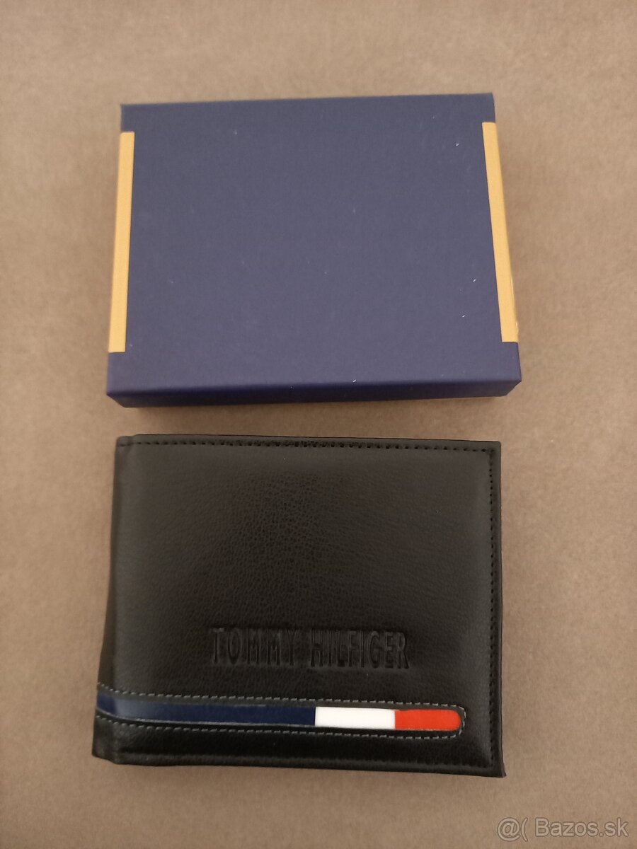 Tommy Hilfiger penazenka cierna