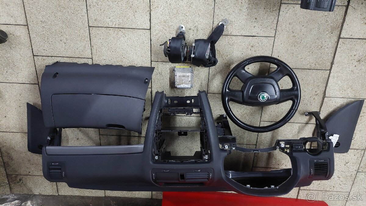 Pristrojova doska s komplet airbagmi