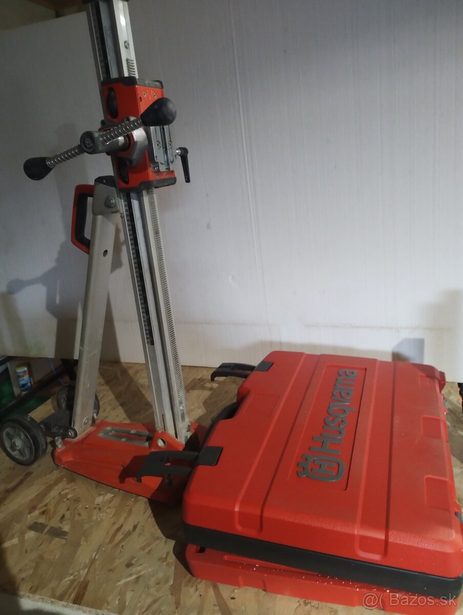 Jadrová vŕtačka so stojanom