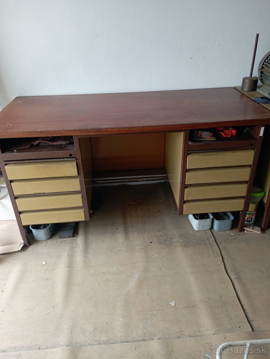 Pracovný stôl