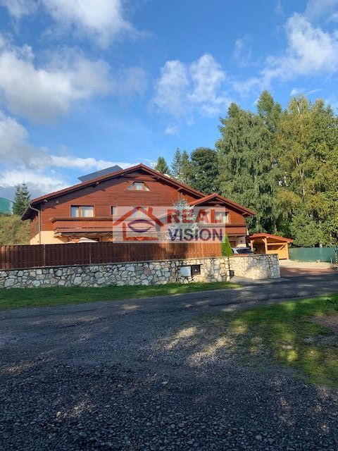 Exkluzívne predaj rodinný dom  pri Tatranskej Lomnici v lese