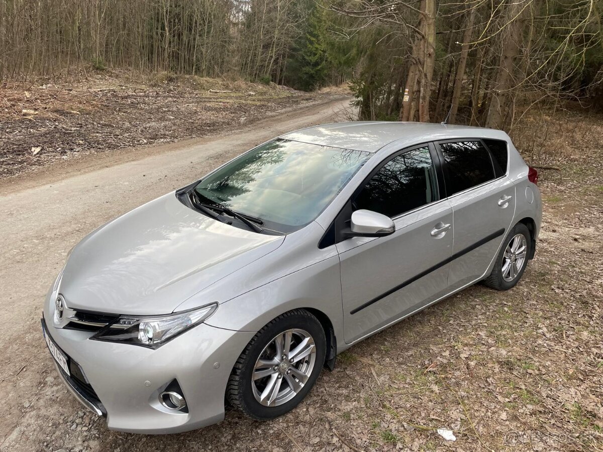 Toyota AURIS 2.0D-4D Diesel M6 TOP STAV