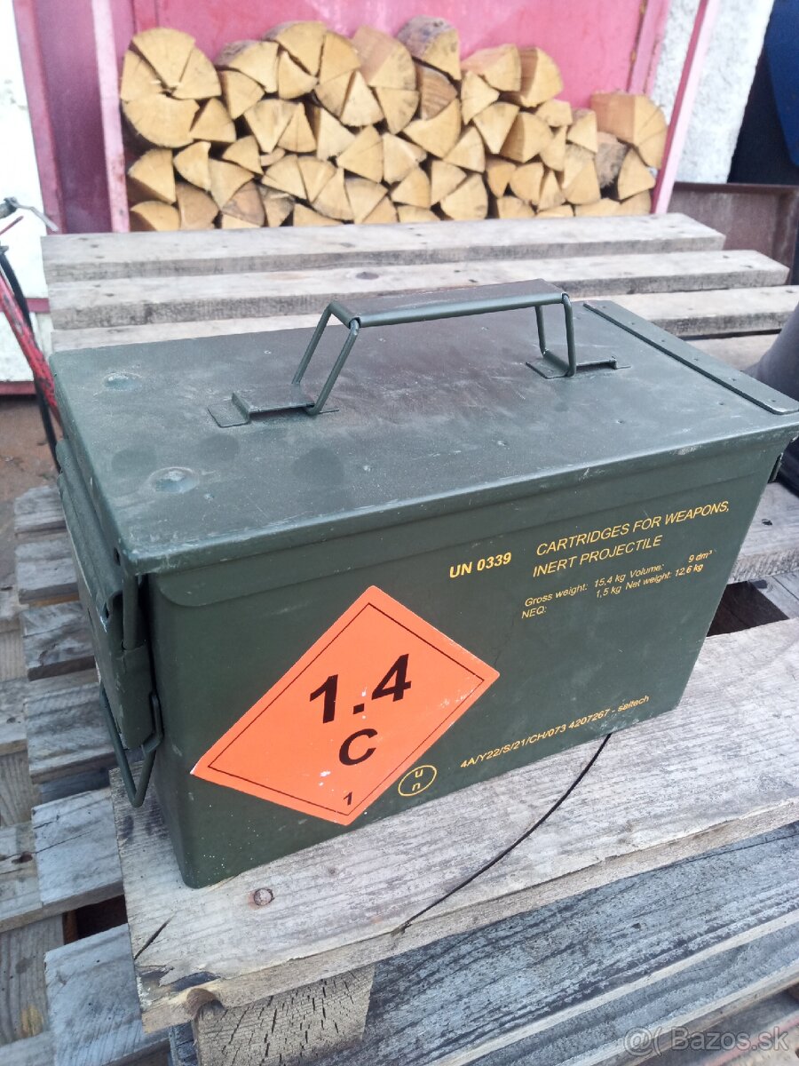 Vojenská bedna muničná bednička