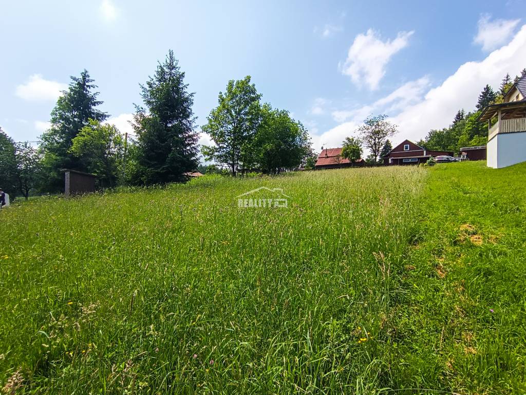 Exkluzívne na predaj rekreačný pozemok 982 m2, Staškov pri Č