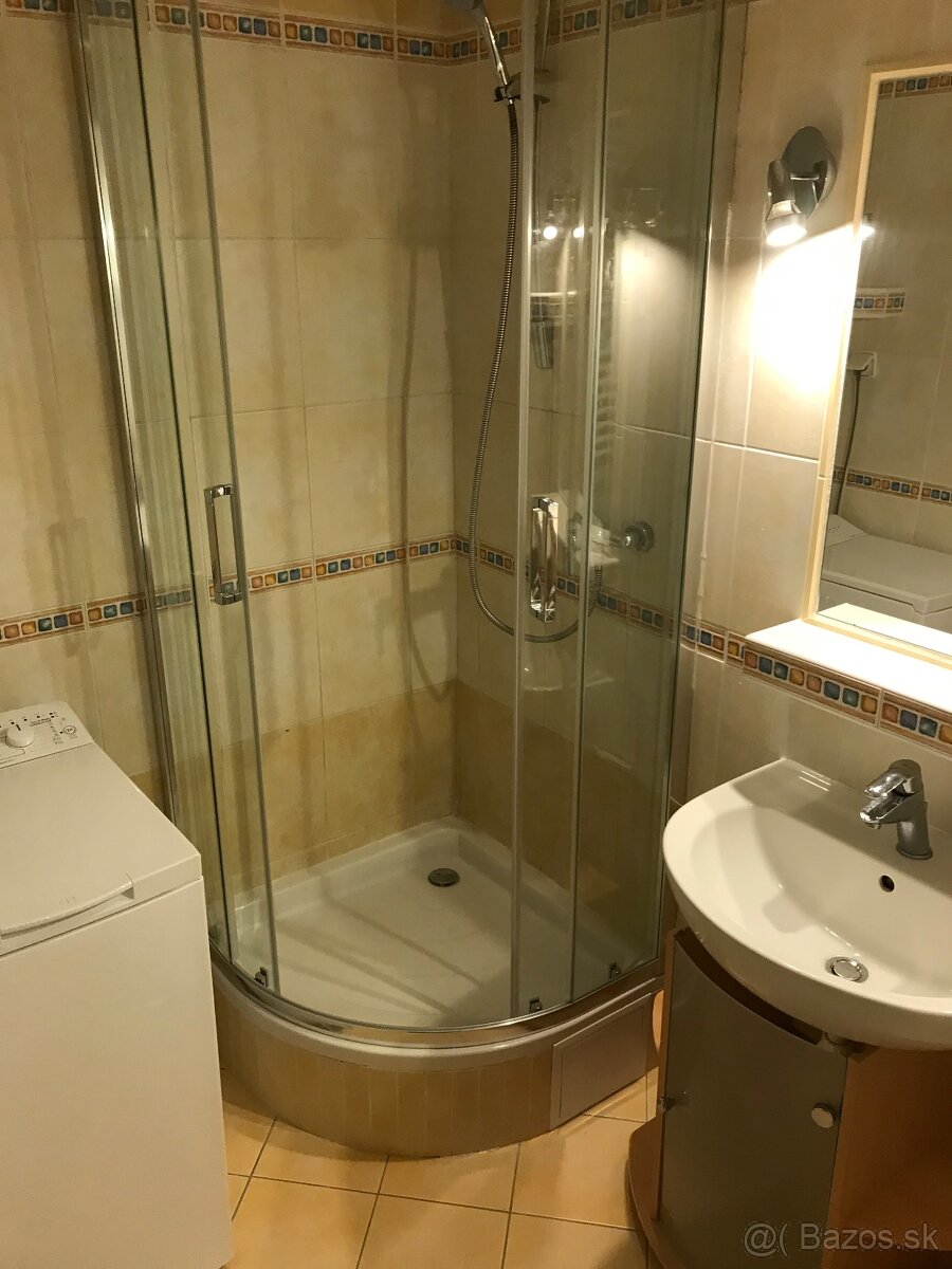 Poprad ul. Rázusova 9, zariadený 1. izbový byt - 42 m2