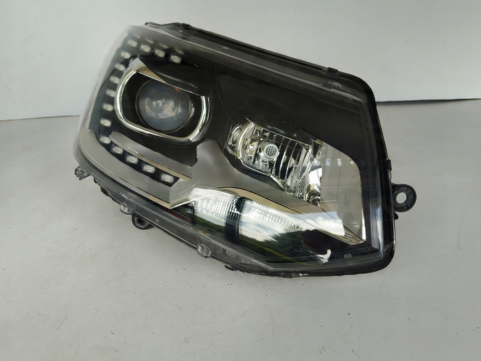 VW T5 lift 2009- pravé predné svetlo Xenon LEd