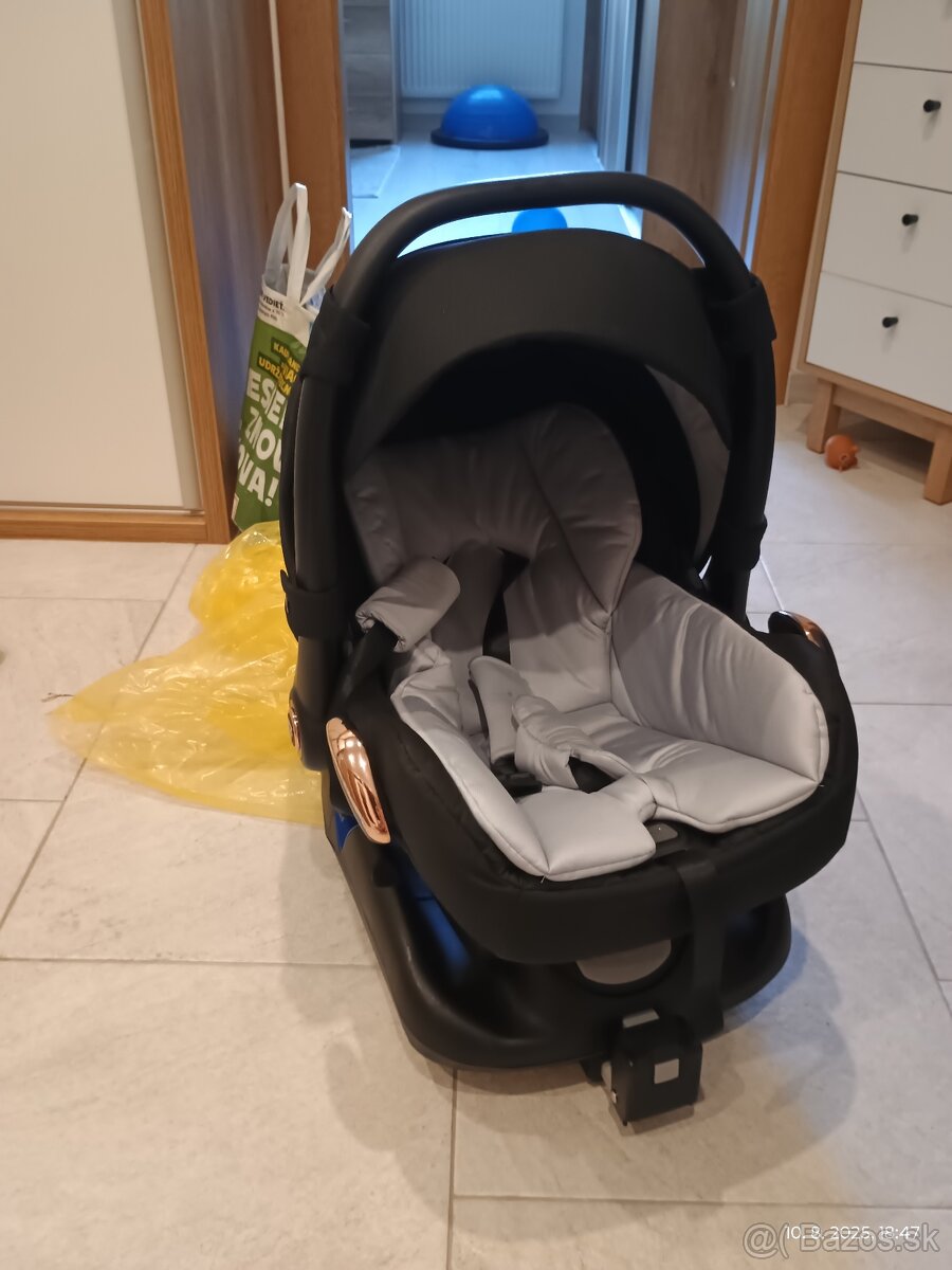 Vajíčko autosedačka so základňou