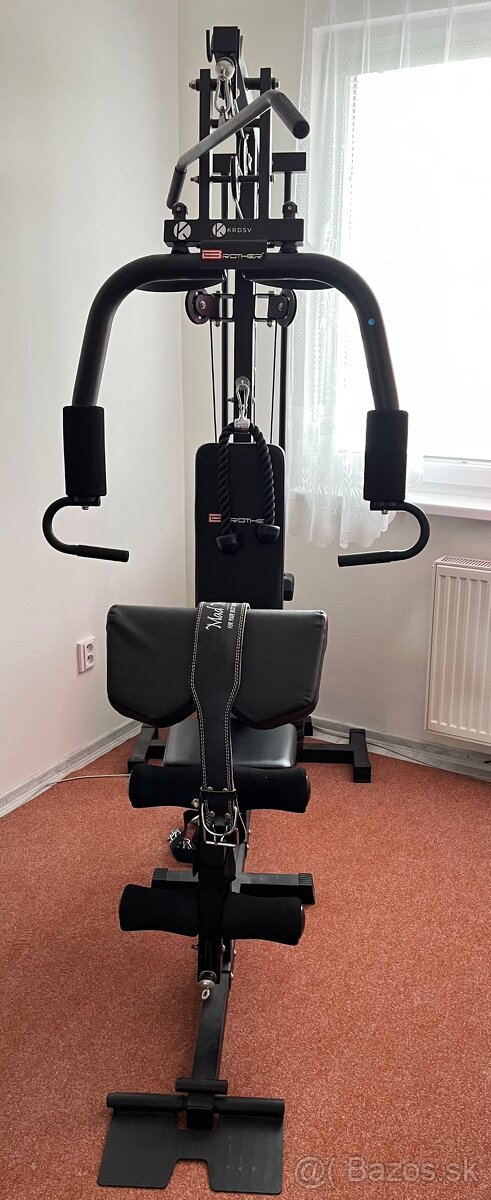 Posilňovacia veža s bicepsovým lanom a Nástenné bradlá