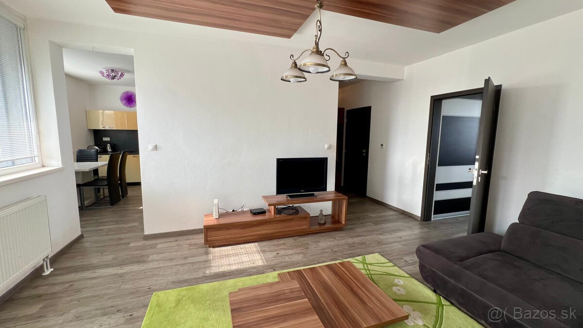 PREDAJ ATRAKTÍVNEHO 3-IZB. BYTU S LOGGIOU V PROSTREDÍ PLNOM