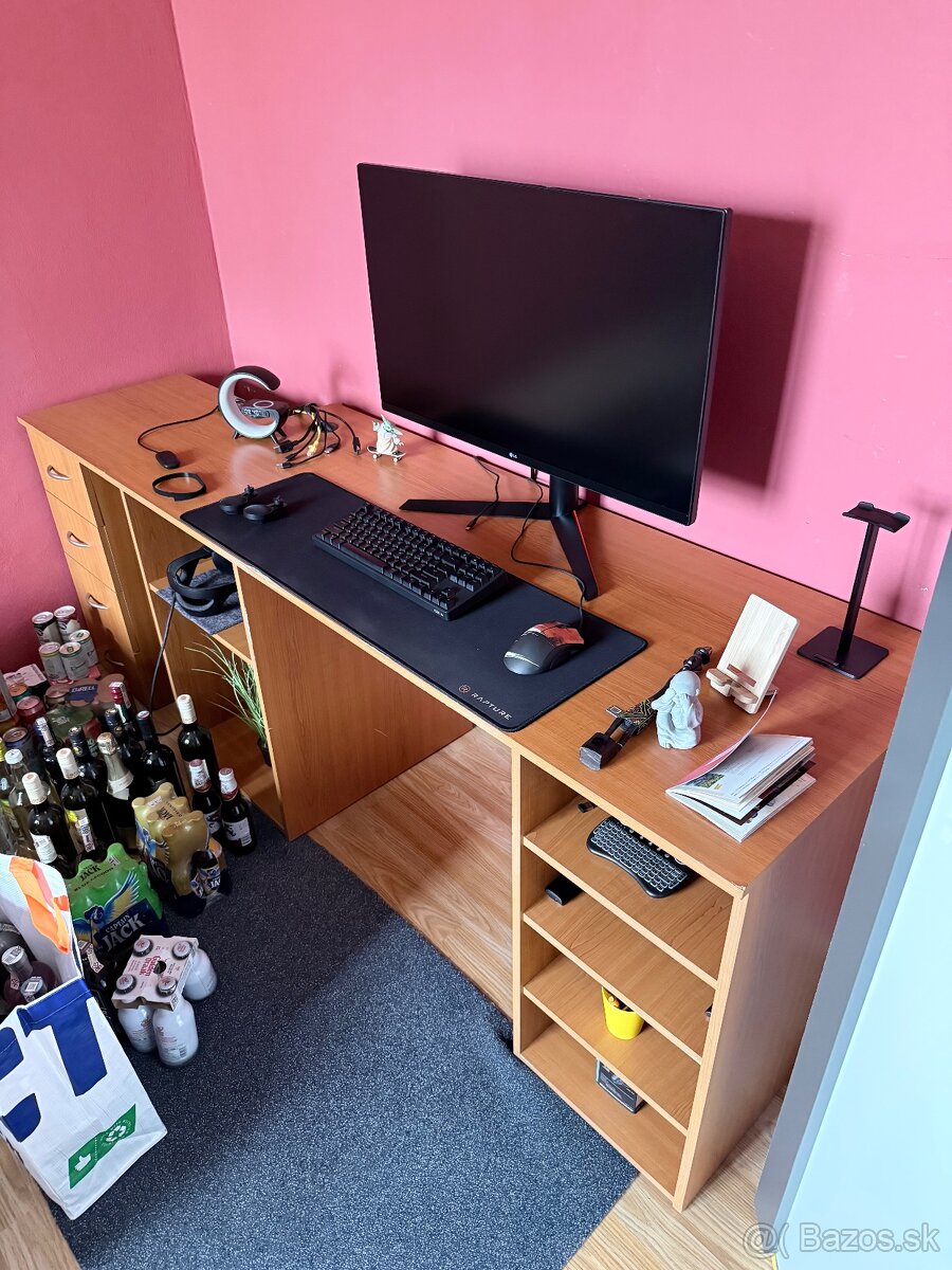 Stôl na PC/pracovny