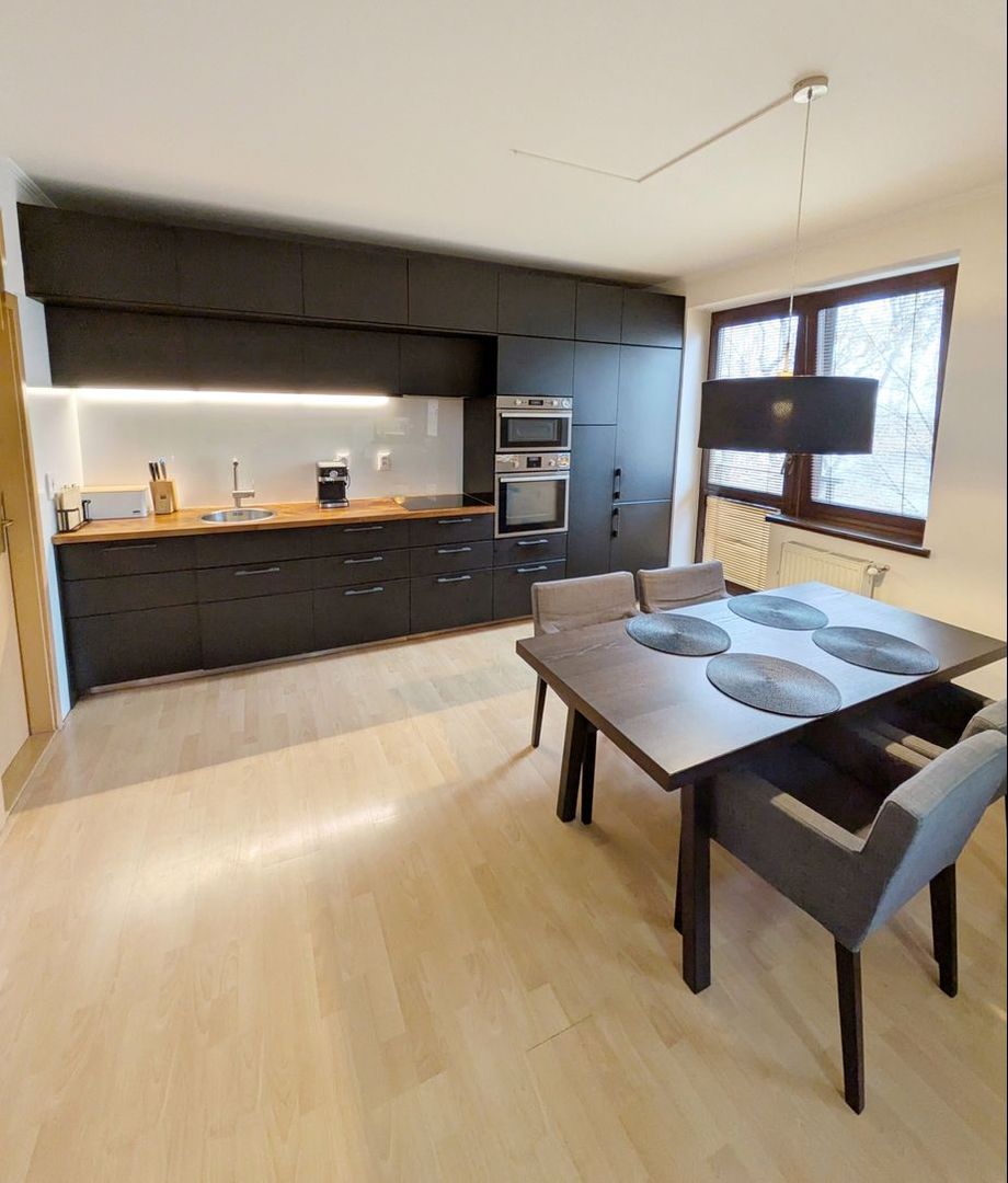 Exkluzívny 2-izbový byt, 65 m2 v centre mesta s parkovaním –