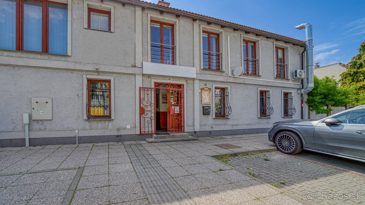 Trojpodlažná polyfunkčná budova v úplnom centre Šamorína na 